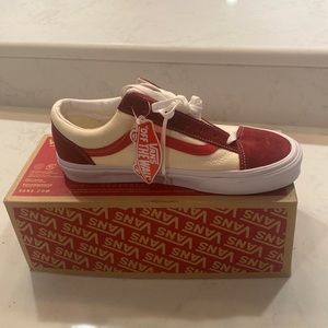 Vans style 36 retro sports crème and red size 10 men’s